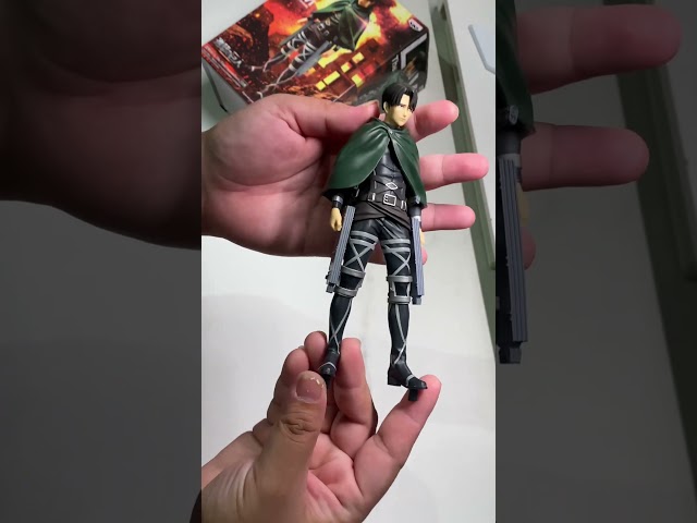 Vídeo relacionado con TUBBZ Primera Edición: Attack on Titan - Levi Ackerman Figura Coleccionable de Pato de Goma Disfrazado