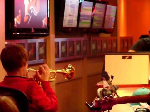 Justin Bieber joue de la tompette à NRJ