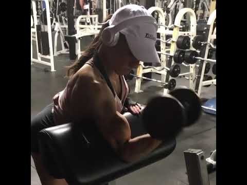 Female Muscle Hulk - Her strong arms look incredible