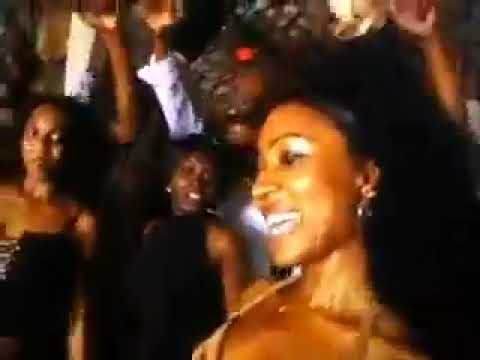 AWILO LONGOMBA – KAROLINA (CLIP OFFICIEL)