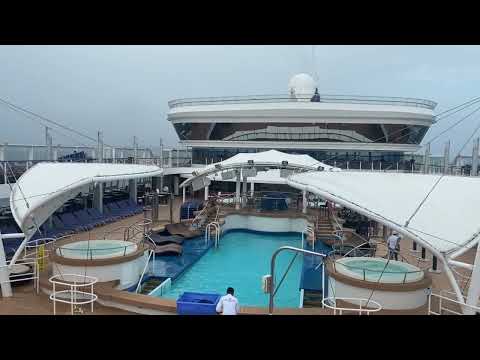 Norwegian Dawn          Pool Area