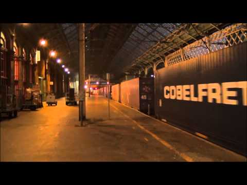 37602 and 37606 passing Preston with 4M82 Coatbridge - Daventry. 22/07/13.