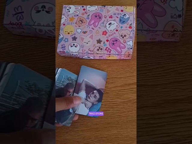 Vídeo relacionado con DEFGNOP Kpop Photocards Stray Kids, 60 unidades Karma Stray Kids Lomo Tarjetas 32 Unidades SK Pegatinas, SKZ Nuevas Tarjetas de Álbum para Fans (KARMA-C)