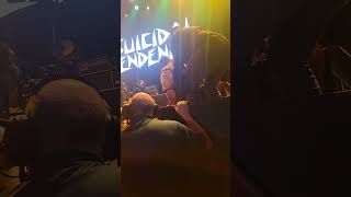 Mike Muir falls You can&#39;t bring me down, ironic...but kicked ass #suicidaltendencies #mikemuir #ST