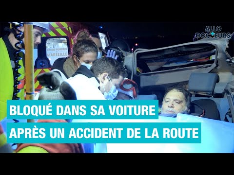 Samu de Marseille : Après un accident de la route, cet homme blessé est coincé dans sa voiture 5/5