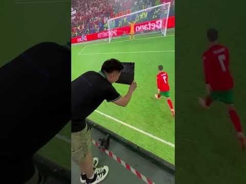 على مشجع رونالدو مسؤولية كبيرة.. ⚽🛠️