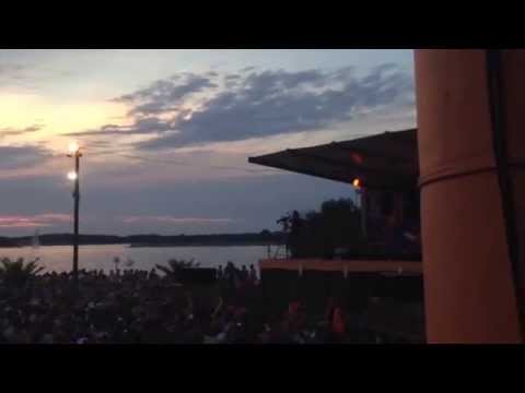 DJ EZ drops D Double E - Street Fighter Riddim at Beach Arena (Outlook Festival 2015)