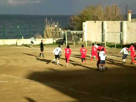 04 - tiro in porta da calcio d'angolo di F  Mazza 30'p t.