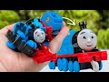 BUILDING This EDWARD DIECAST PUSH ALONG TOY TRAIN Thomas Friends