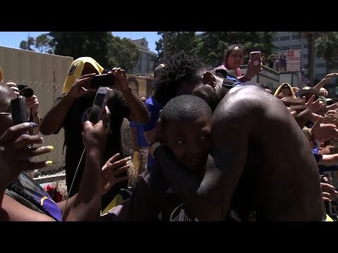 Jordan Bell inspires 11-year-old basketball player after special moment at Warriors parade