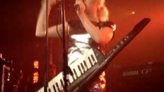 Symmetry - Little Boots Live (Best Quality)