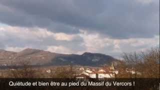 preview picture of video 'Esprit SudEst: Ferme rénovée avec dépendances et grand terrain proche de Grenoble et Voiron'