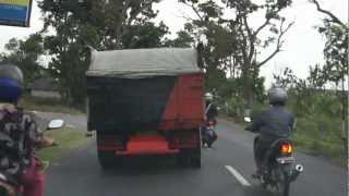 preview picture of video 'Indonesien Java - entspanntes Fahren auf wenig befahrenen Nebenstrecken - Fahrtips'