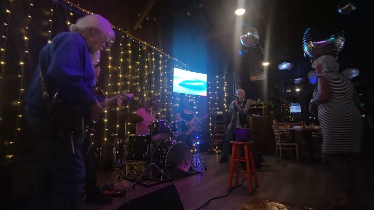 Video of Cruz Bluz performing Elmore James blues classic "The Sky Is Crying" at the Sand Bar Capitola.