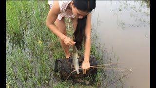 Amazing girl Fishing, Khmer Real Life Fishing At Siem Reap Cambodia