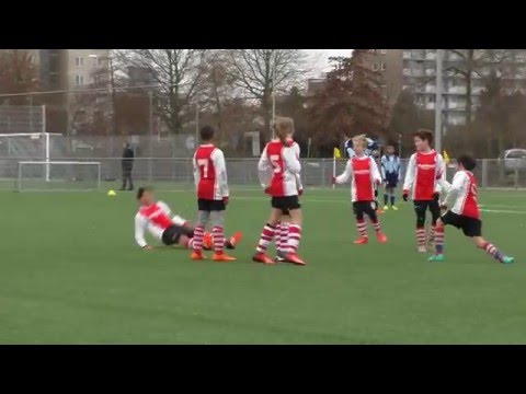 FORUMSPORT E1 - RKAVV E1 (2-5) 05-12-2015 gol jolan