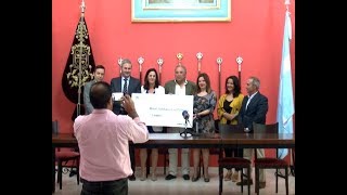 La Obra Social de la Caixa hace entrega de un cheque de 5000 € para las Colonias de Verano.