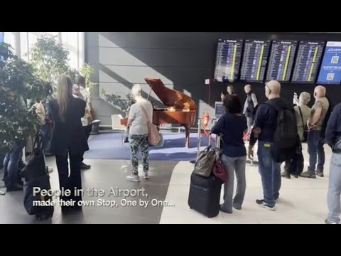 20230425 ROME AIRPORT PIANO KID