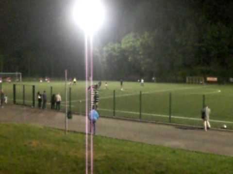 GOL SEMIFINALE RED DEVILS VS NEW REDS PONENTE 2010.AVI