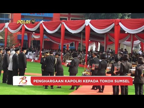 KAPOLDA BERIKAN PENGHARGAAN KAPOLRI KEPADA TOKOH SUMSEL