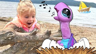 Kin Tin Finds Silly Dancing Turtles On The Beach! Pretend Play with Gotta Go Turdle!