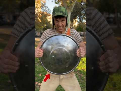 La batalla de fuerza entre dos hombres termina por… 😂# #elchavodel8 #elchavo #kiko #chaves #funny