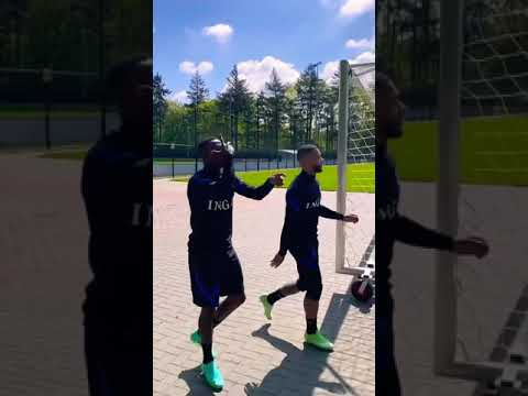 Memphis depay and qpromes,, best friends.