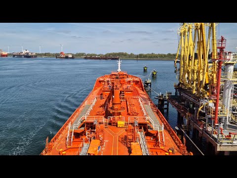 ROTTERDAM (NETHERLANDS) ARRIVAL & DEPARTURE/ Europoort, Vopak terminal, VP2 West/Tanker Manoeuvring.