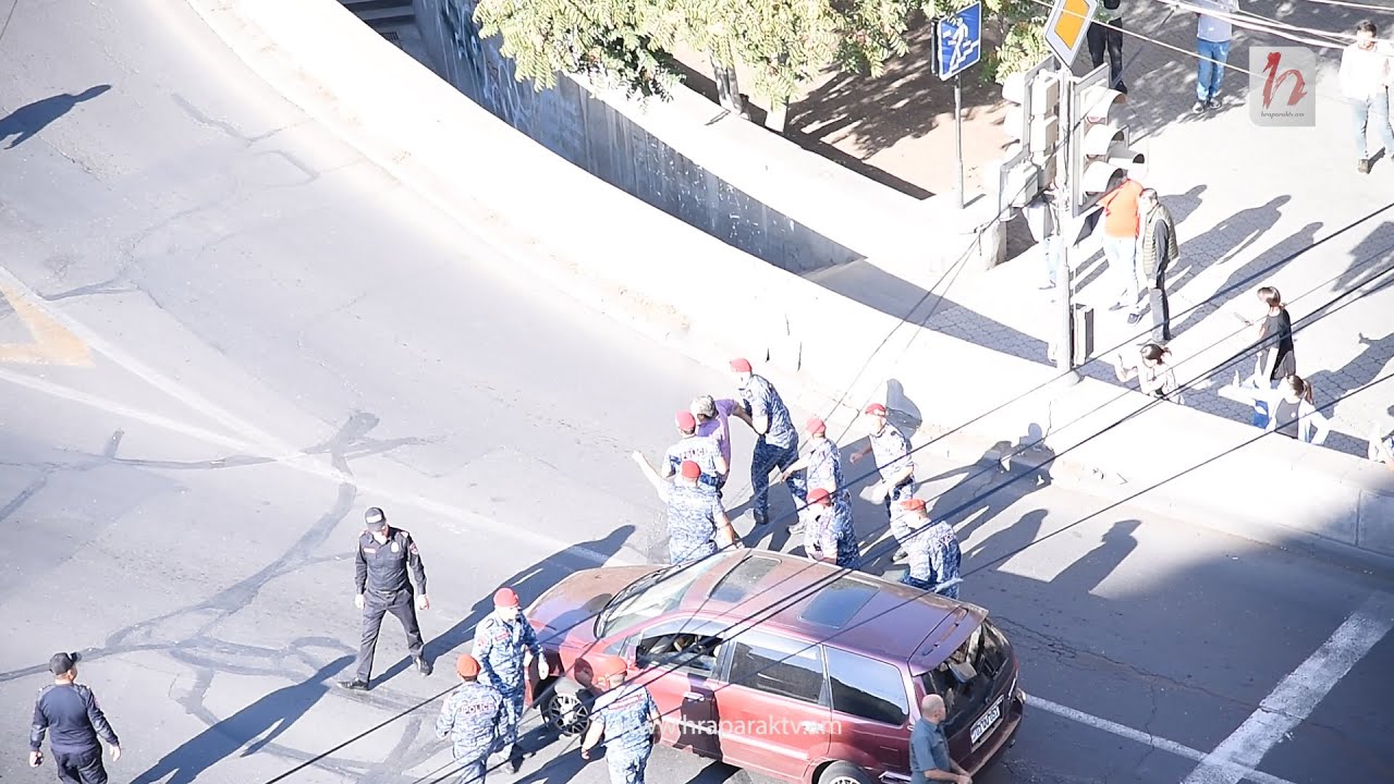 Ոստիկանությունը քաղաքացուն բերման է ենթարկում, ապա բաց թողնում