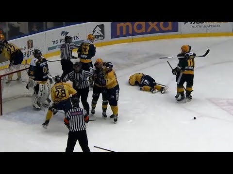 DIVOČINA v derby: Šmerha v ribanu, Adámek na nosítkách a nepodané ruce!