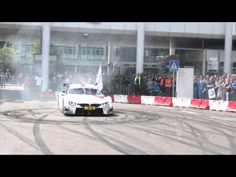 BMW DTM Car Launch 2014: BMW M4 DTM - Donuts und qualmende Reifen