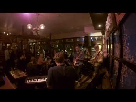 Kool ( John Scofield ) - Titus - Oliver Wolfe - Mao Yamada - Alex Størksen-Coulson I Live in London