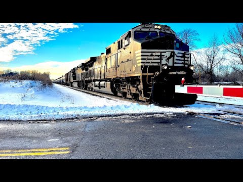2 Norfolk Southern C40-9W Units Lead B-835