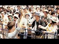 Lullatone - An older couple holding hands @ 森、道、市場 2019