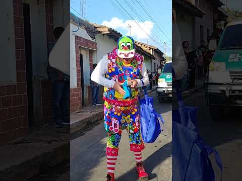 Payaso Dando Su Show En El Desfile De Correo En Azacualpa 2026