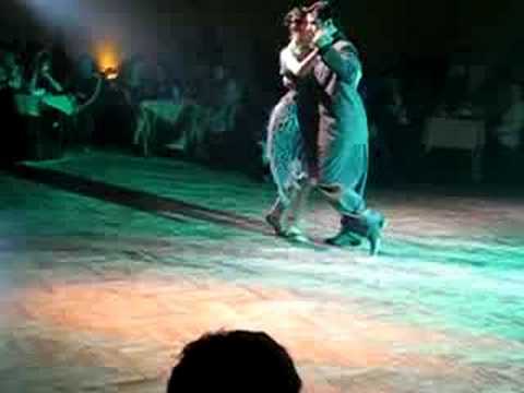  Roxana Suarez  and  Sebastian Achaval  are  dancing  to  the  tango  "  Volvamos a Empezar  "