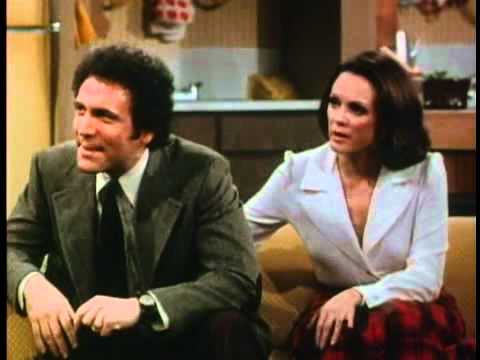 Rhoda - S01E17 - Whattaya Think It's There For