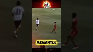 Download lagu Persija's WORM TRICK?! THE BALL WAS KICKED AND BOUNCED RIGHT BACK. #persija mp3