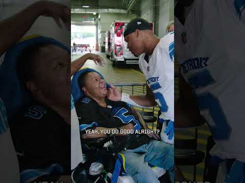 The moment when David Montgomery got to see his sister pregame 💙 | Detroit #Lions #shorts