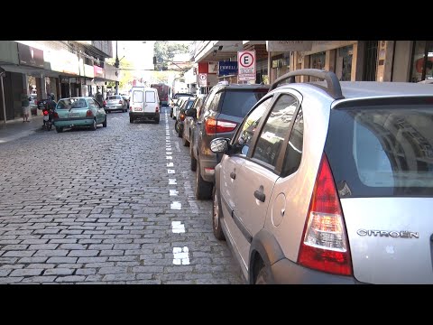 Faltam vagas: motoristas reclamam da dificuldade de estacionar em Nova Friburgo 
