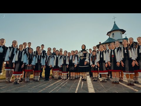 Paula Hriscu și Elevii Atelierului de Muzică din Siret - Pentru tine Doamne, florile-nfloresc