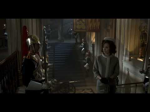 Queen Elizabeth meets Jackie Kennedy | Sometimes only a fortress will do | The Crown (Netflix) 2x08