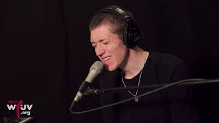 Aldous Harding - &quot;The Barrel&quot; (Live at WFUV)