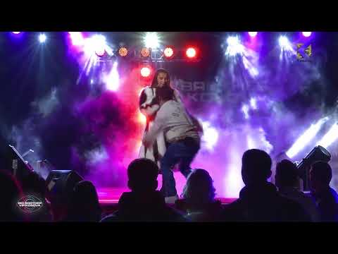 Gjesti ngjitet në binë me Taynan dhe këndon live