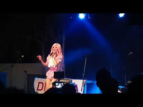 KIKA LORACE - ARRIBA, MARICÓN