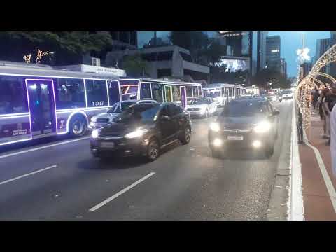DIA-14/12/2025-18hs-NATAL  2025-DECORAÇÃO  NA AVENIDA PAULISTA  -  SÃO PAULO - BRASIL - RCC NEWS