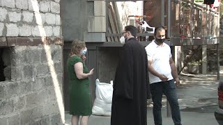 Մայր Աթոռը Էջմիածնի կույրերի միավորման անդամներին պարենային աջակցություն է տրամադրել