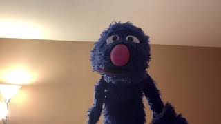 Grover sings “What Do I Do When I’m Alone?”