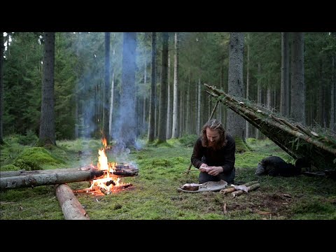 3 days bushcraft trip - primitive shelter, Siberian log fire, mushrooms, homemade axe and knife etc.