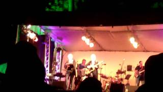 Chris While and Julie Matthews - Hitting the ground running - Party on the Lawn 2010